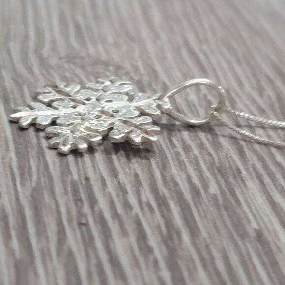 Shube Manufacturing 925 Sterling Silver Snowflake Pendant Necklace - Picture 8 of 11